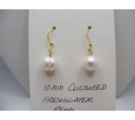 Cultered Freshwater Pearl earrings 10mm