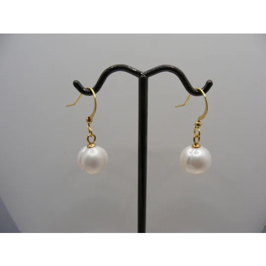 Cultered Freshwater Pearl earrings 10mm