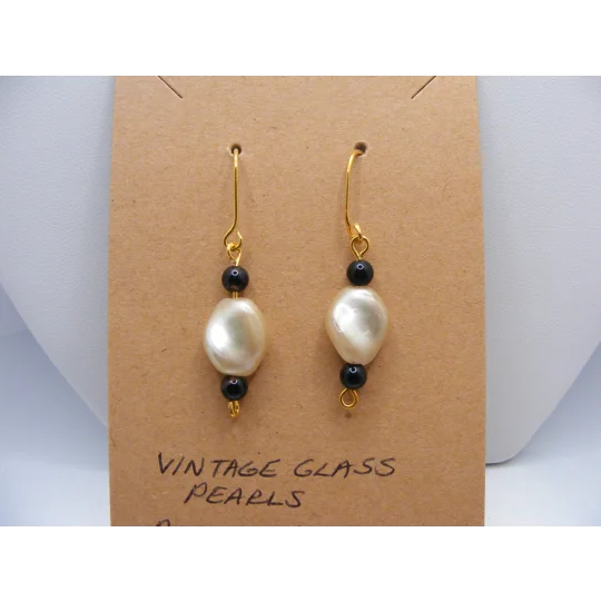 Vintage Baroque Gass Pearl and Onyx earrings