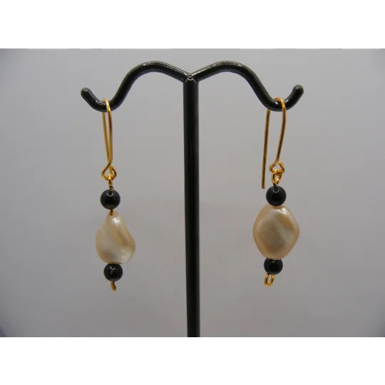 Vintage Baroque Gass Pearl and Onyx earrings