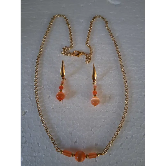 Goldtone Cats Eye necklace set - 18"