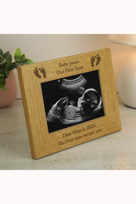 Personalised Oak Finish 6x4 Landscape Baby Footprints Photo Frame