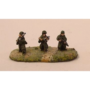 VN01  US/ARVN Infantry in helmet advancing (3)