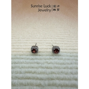 赤曜方華耳釘 Crimson Radiance Square Earrings