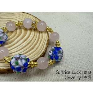 Rose Quartz & 3D Flower Glass Bead Bracelet Rose Quartz & 3D Flower Glass Bead Bracelet
