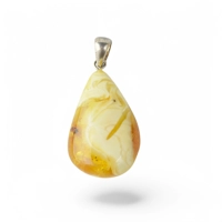 Baltic Amber Pendant with Stunnin..